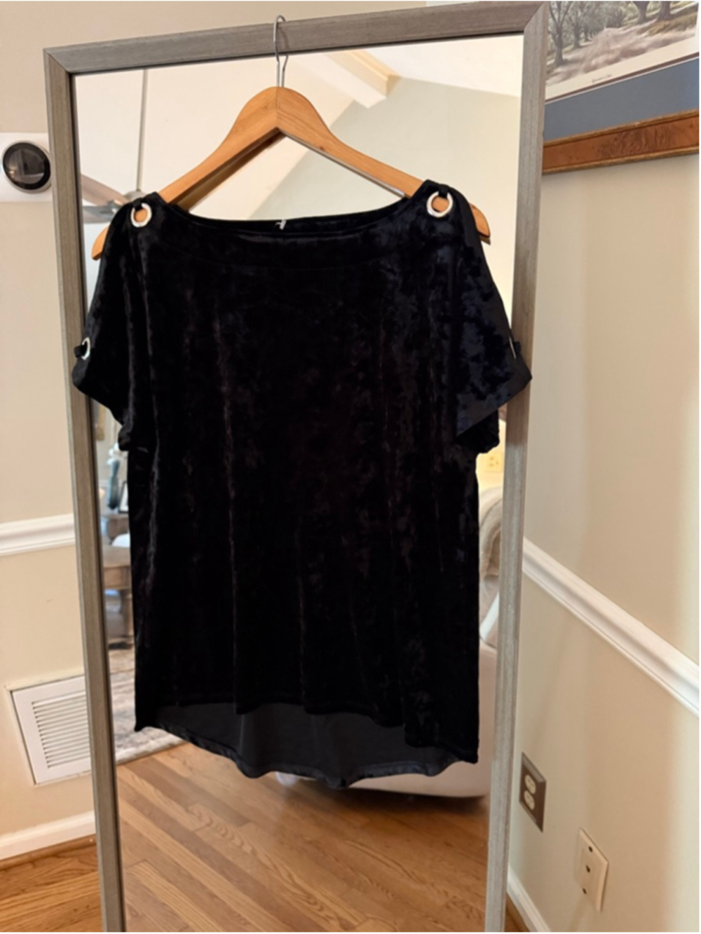 Cable & Gauge Black Velvet Short Sleeve Tee Women's Medium